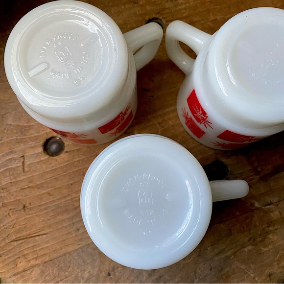 3 Vintage Anchor Hocking Atomic Starburst Stacking Milk Glass Mugs MCM - Picture 6 of 7